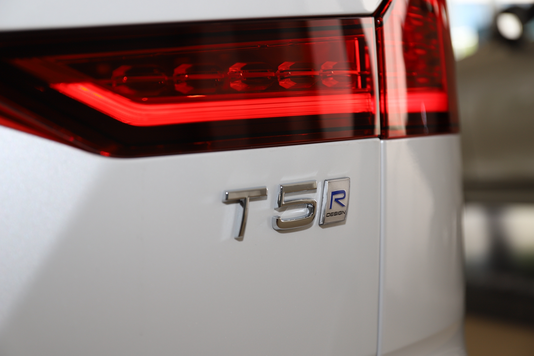 沃尔沃v60是旅行车还是旅行轿车,沃尔沃v60旅行选哪个版本