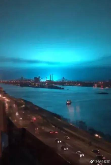 纽约夜晚的神秘蓝光,纽约奇异蓝光笼罩夜空外星人降临