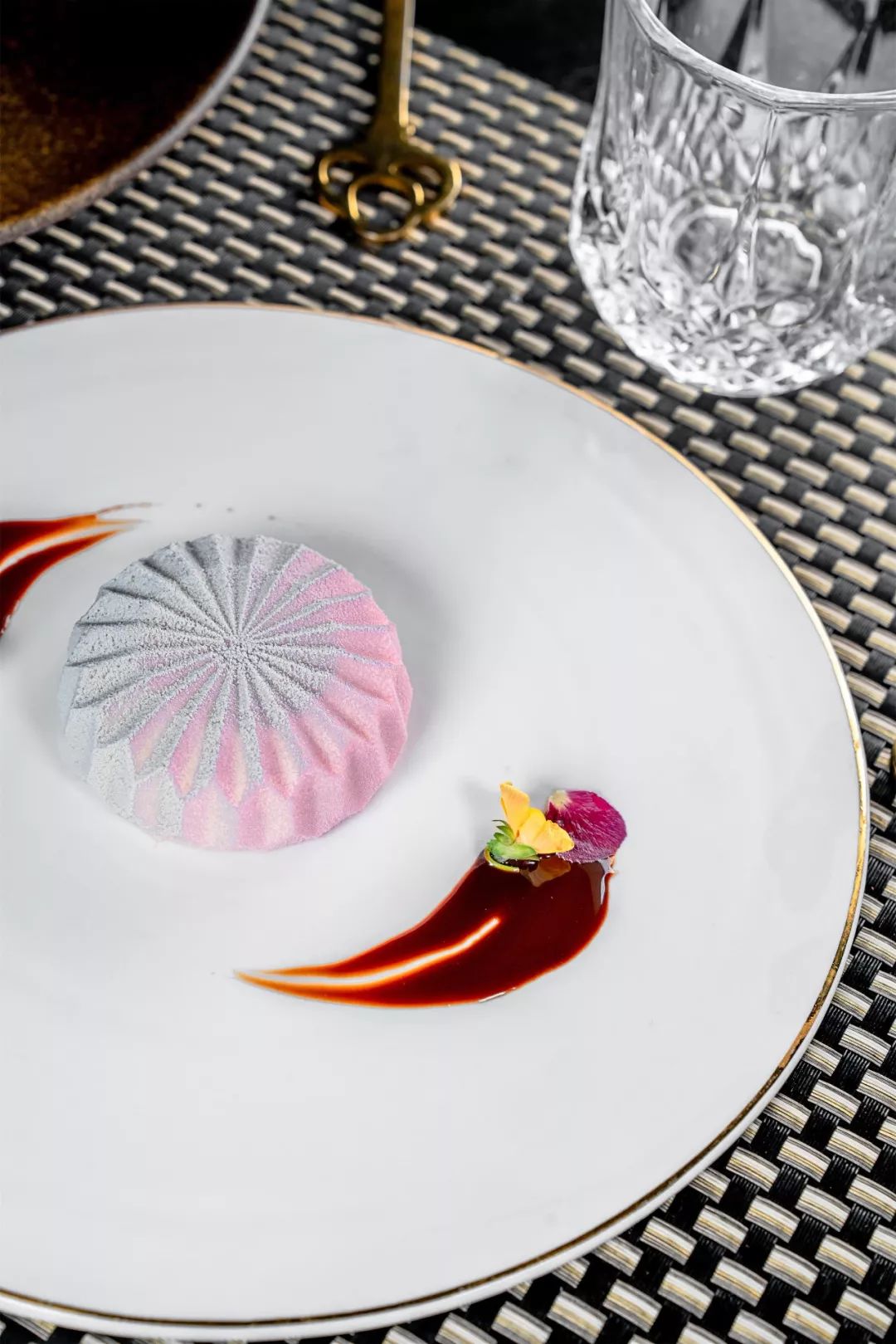 召唤佛山大胃王！足足八层高XXXXXL号大力水手汉堡，全部吃完免单