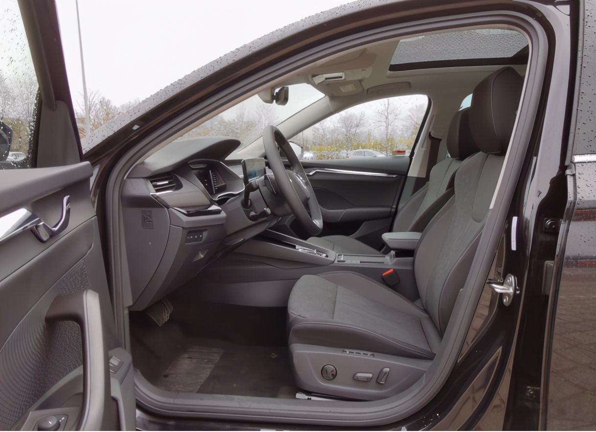 第四代斯柯达明锐国内版,明锐和高尔夫对比差别