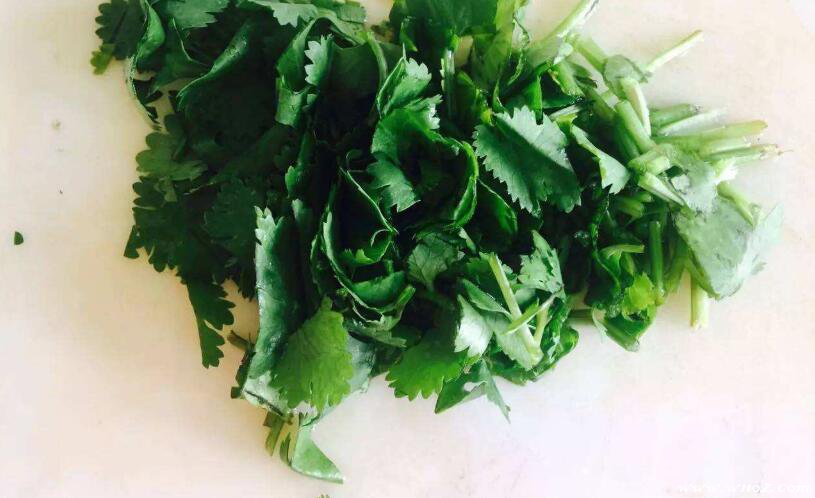 粤菜锡纸焗鸡做法,锡纸盐焗鸡翅的正宗原味的做法