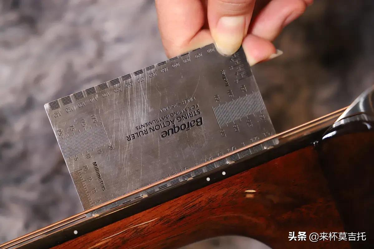 新手2000块左右吉他推荐,新手200元入门吉他推荐