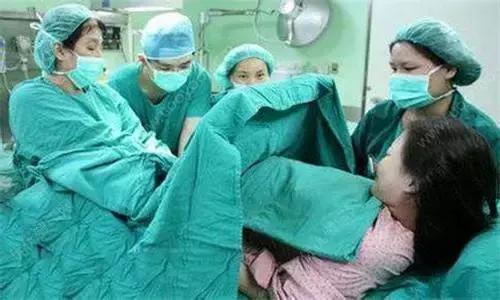 印度代孕现状：为了8000块，她们心甘情愿献出了子宫