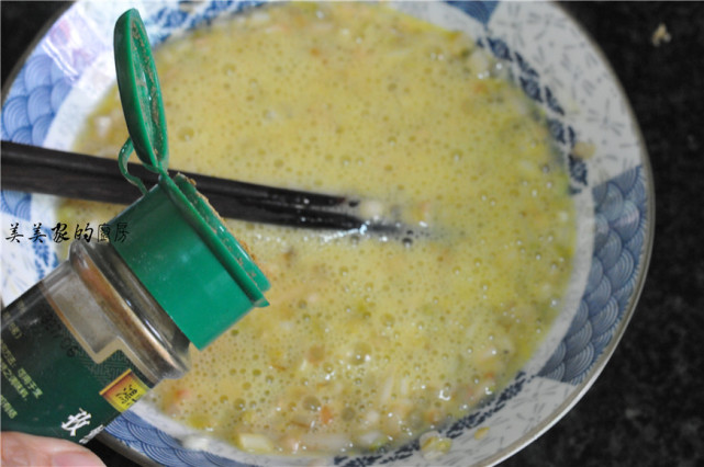 鸡蛋跟它一起炒，一半人不敢碰，另一半人爱到哭