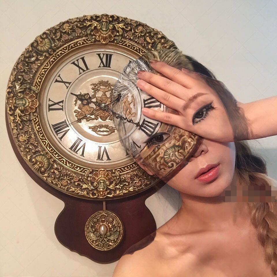 南韩姑娘脱去上衣：创“三体幻妆隐形术”，皮肤作画狂圈63万粉