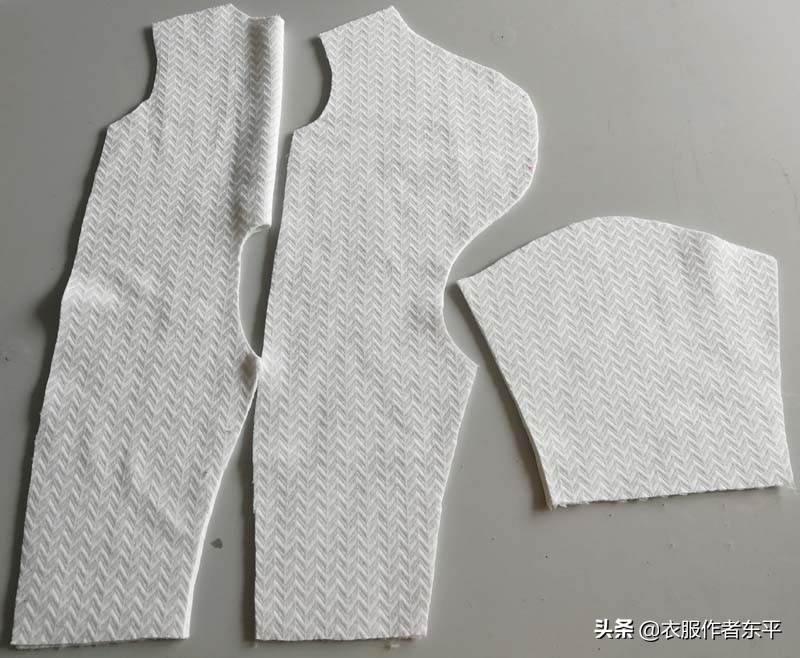 自己动手给宝宝做件夹棉连体衣，成本只要5元钱。舒服又实惠