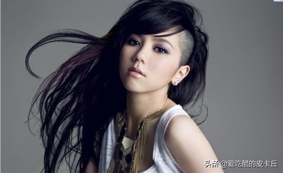 邓紫棋个人情史,邓紫棋经历了什么才坚强