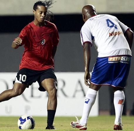 罗纳尔迪尼奥神龙摆尾,罗纳尔迪尼奥蝎子摆尾集锦