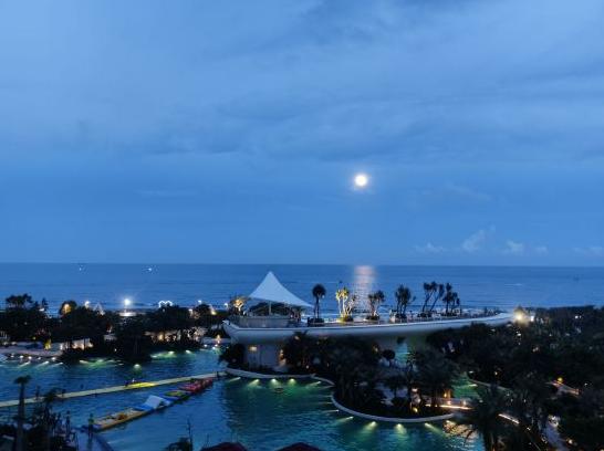 30平方米超大泳池,2000平无边泳池