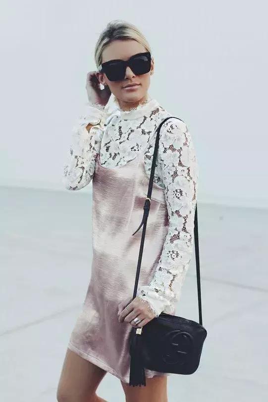 洋气上档次吊带裙秋冬内搭,今年最火的吊带裙内搭