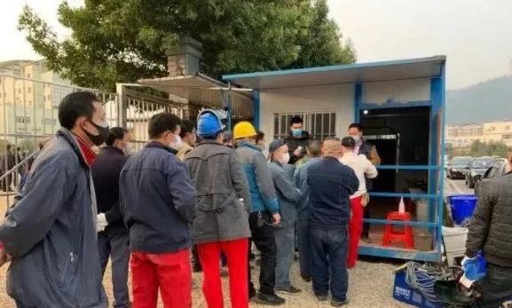 突发！停工通知：所有订单暂停，放假4个月！员工哭了！