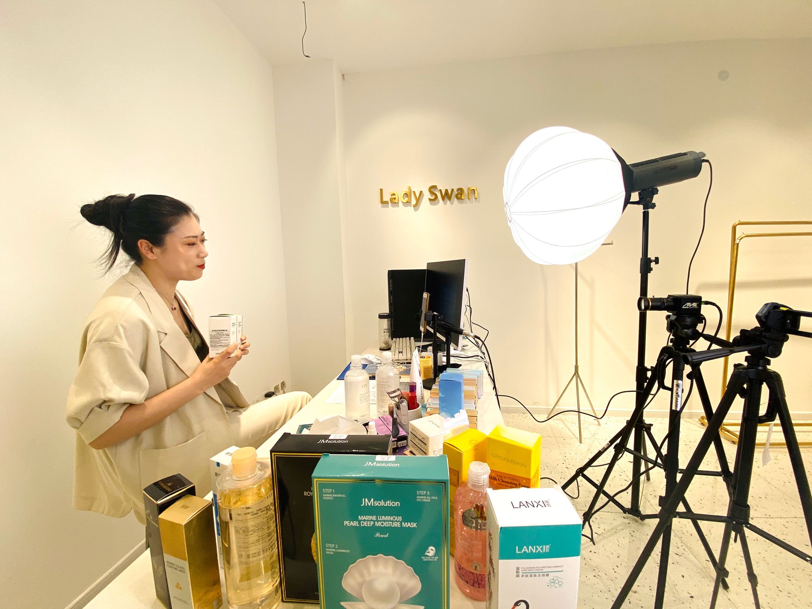 合肥最大的服装批发市场,合肥最大的服装批发厂