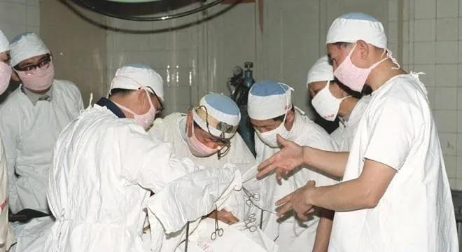 40年前一个五年级“神童”的*局骗**,让中国冒出多个“超能力者”