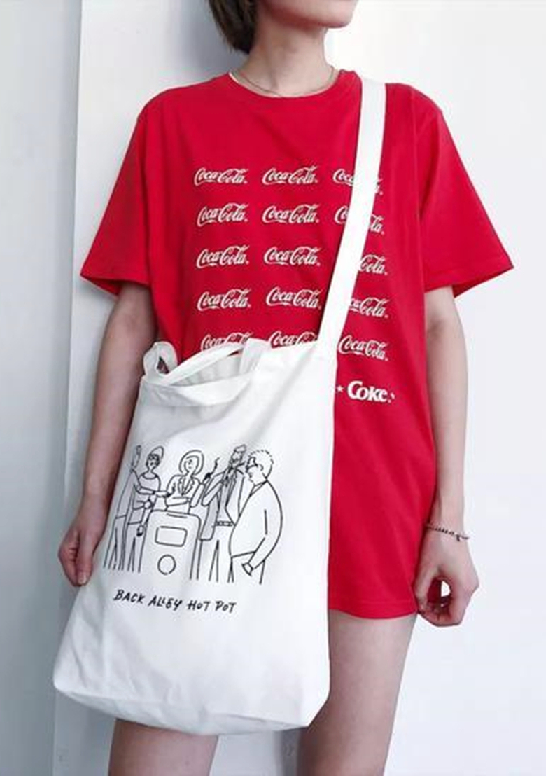 告别华丽奢侈范，简约清新帆布包，森系女孩的专属搭配