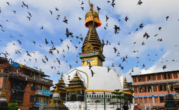 尼泊尔“活女神”双脚不能沾地，初潮就退位，无人敢娶