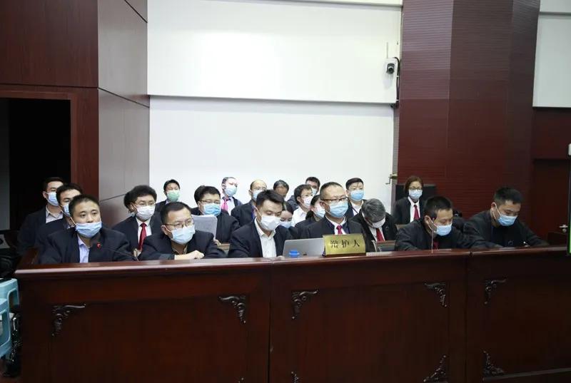 进了投资微信群，里面全是托！宿豫法院公开审理封勇华等34人诈骗案