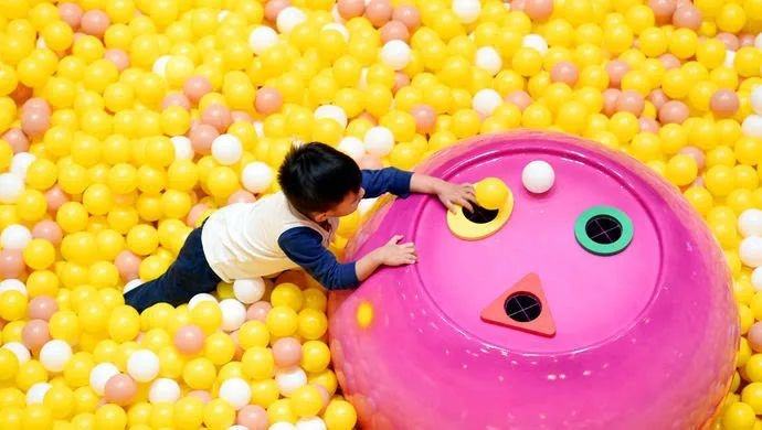 室内拍球训练儿童游戏,精细动作训练游戏3-6岁掷球