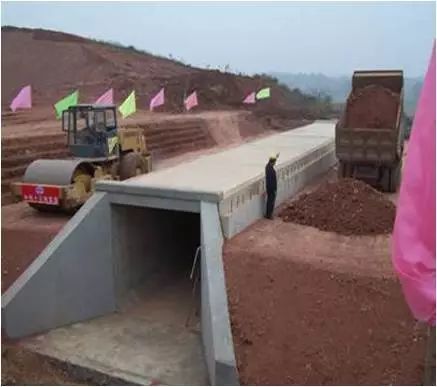 高速公路护坡回填施工,公路台背回填