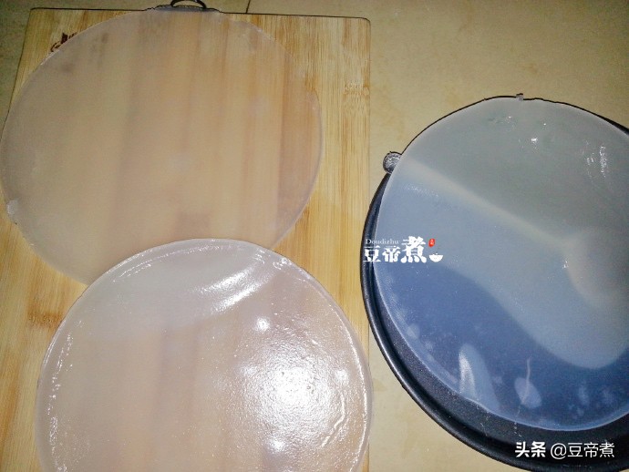 下雨没事在家自制凉皮,和家人一起做凉皮
