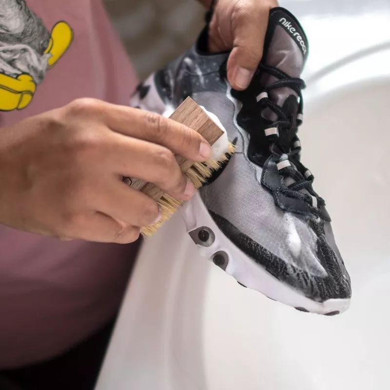 球鞋表面脏了怎么清理,球鞋脏了怎么修复