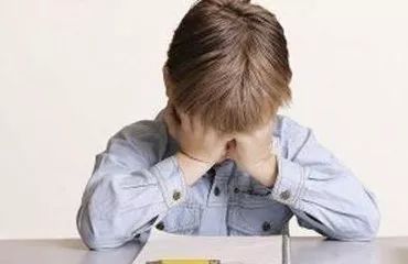 自卑叛逆的孩子怎么引导,孩子抑郁自残是什么心理
