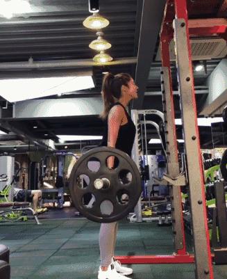 42岁翘臀“老阿姨”迷倒小16岁男友:年龄从来都不是借口