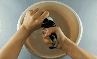 阴天的时候衣服晾不干怎么办,阴天衣服晒不干有臭味怎么办