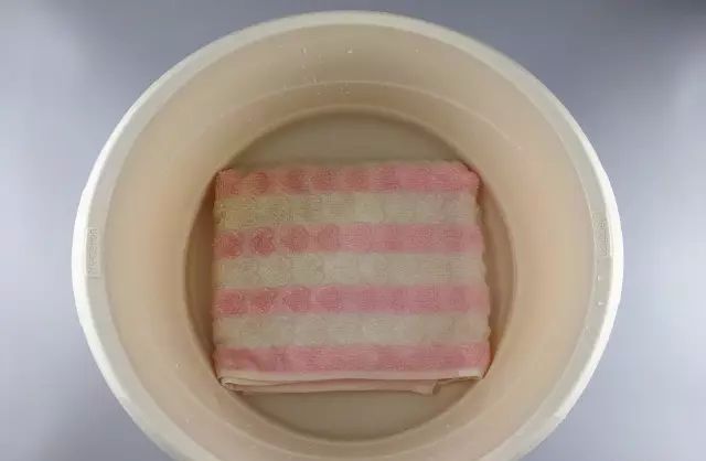 阴天的时候衣服晾不干怎么办,阴天衣服晒不干有臭味怎么办