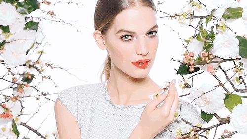 冬季皮肤干燥起皮用什么护肤,冬季脸上皮肤干燥起皮刺痛怎么办