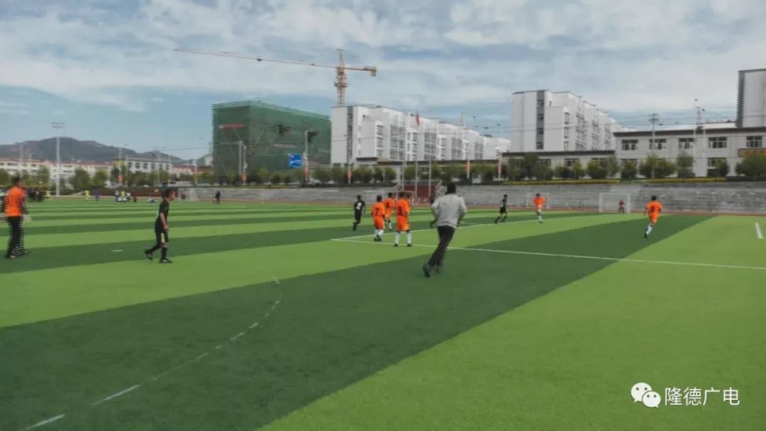 校园篮球比赛啦啦操,校园足球篮球联赛开赛