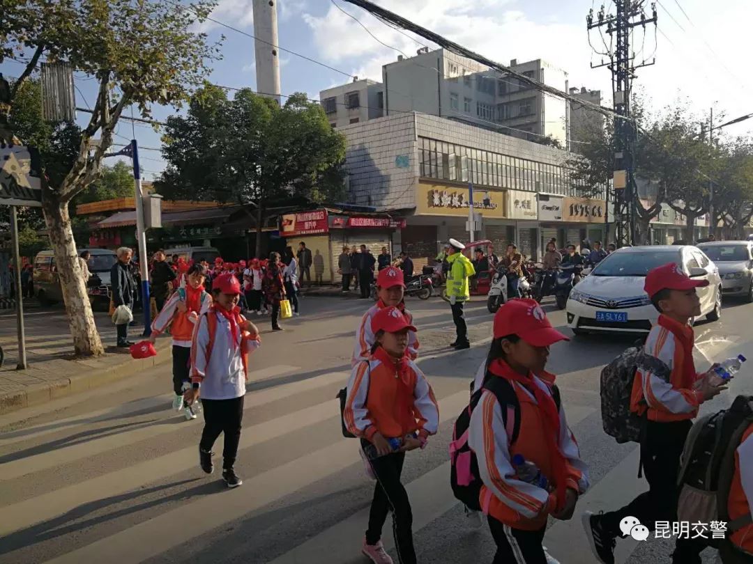 大手牵小手创文明,大手牵小手共创文明的内容