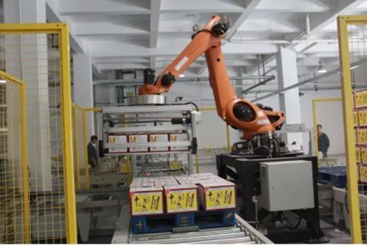 一盒3元调味料赚8分钱，34年不上市，这位能征服“老干妈”的男人到底有多牛？！