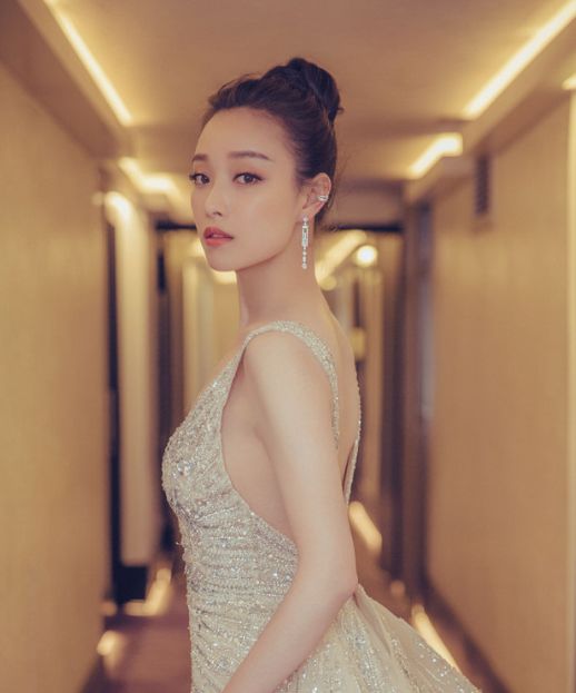 防驼背矫正神器步骤,纠正驼背神器视频