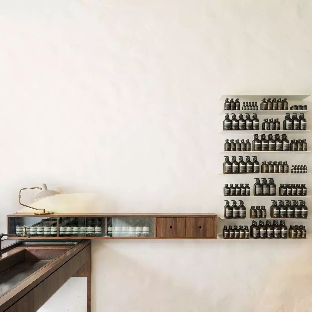 绾康鏃ョ粰鐢峰弸涔扮殑绀肩墿,绾康鏃ョ粰鑰佸叕涔扮殑涓滆タ