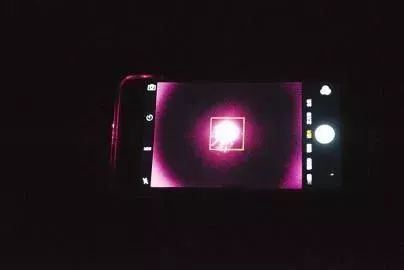 怎么排查房间是否有针孔摄像头,如何识别房间里面有针孔摄像头