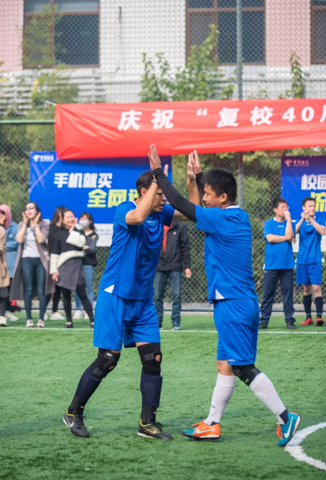 绿茵场上的RUC后勤人｜你们顽强拼搏的姿态，最帅！