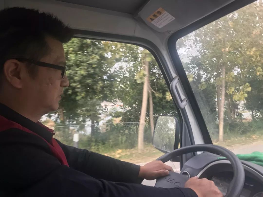 小店老板换了三台车,还买了套新房,农村网购带火这门新生意