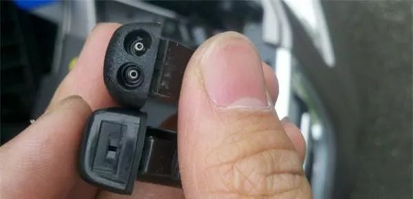 玻璃水怎么调节喷射角度,玻璃水喷斜怎么调