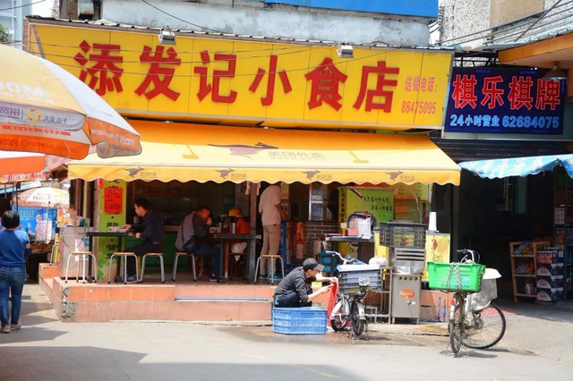 住在西村的人，根本不用煮饭……
