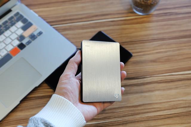 希捷简系列移动硬盘测评,希捷backupplus睿品拆解