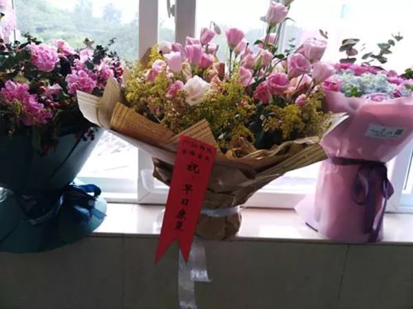 27岁战士扫雷时遇爆炸失去双手双眼，一句话让人泪崩