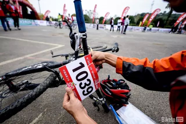 鍗冧汉绔炴妧,鍗冧汉绔炴妧涓囦汉鍚屽彴