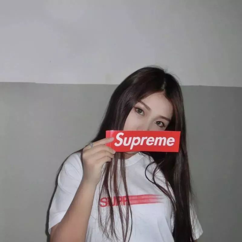 那些把球鞋操在球场,把机车开在路上的女生们