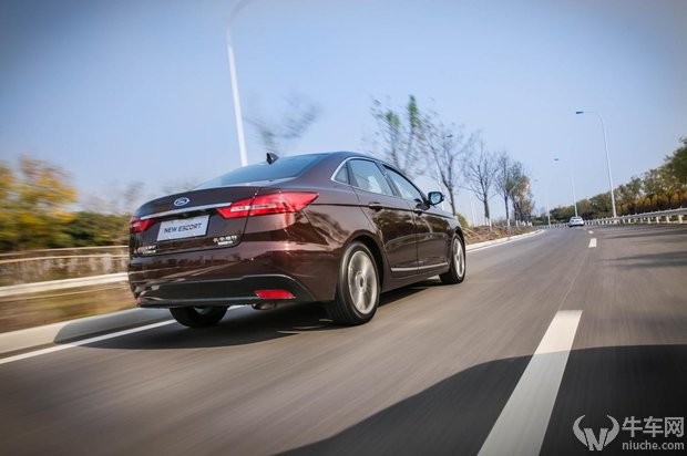 试驾全新福特福睿斯,福睿斯性价比