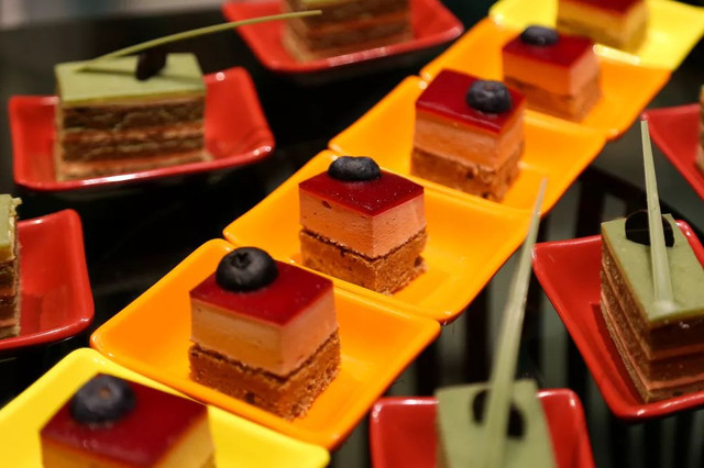 福利‖带上你的plus胃，郑州这家海鲜自助餐厅鲍鱼螃蟹吃到醉！