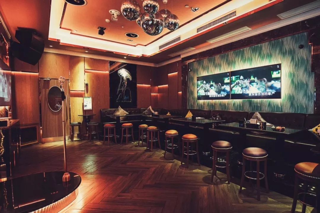 探店|876主播联名曝光这家“不正经”KTV——台北纯k