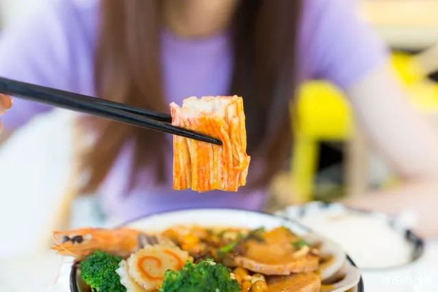 漂亮小姐姐开的网红店,高颜值小姐姐做美食