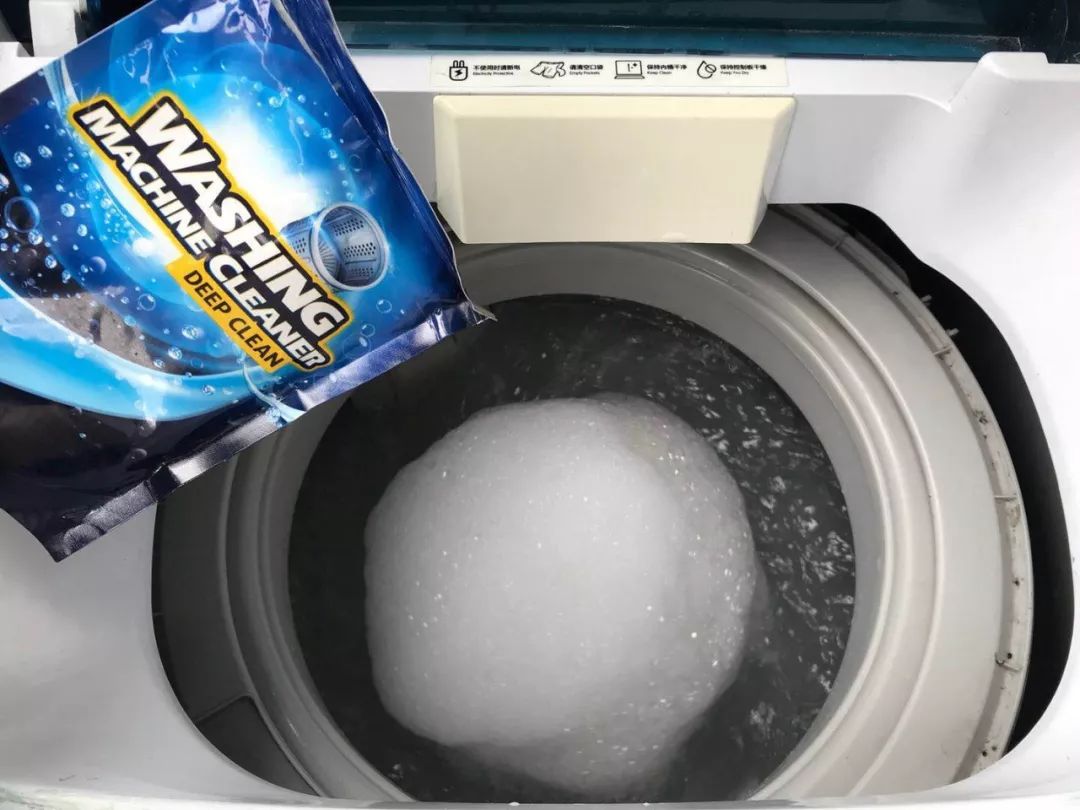 把洗衣机的残渣污垢排出来,洗衣机的洗涤盒的水垢