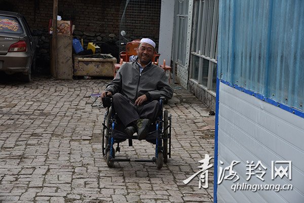 马娃有双既走路又干活的手