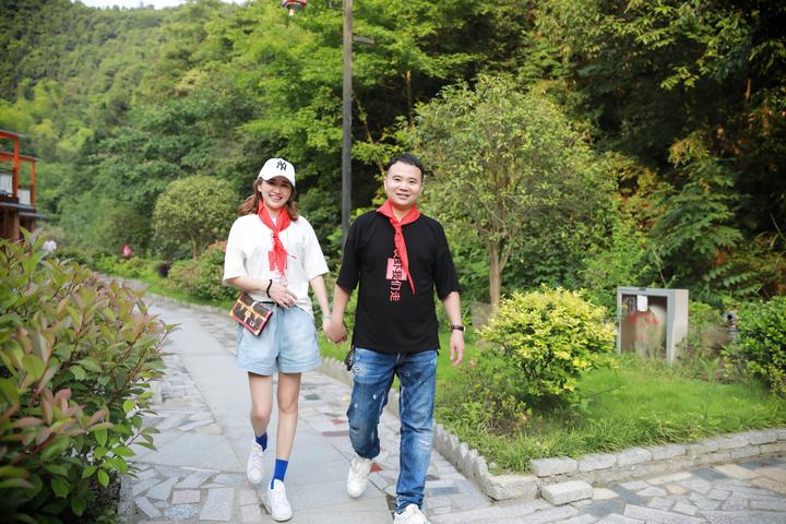 从山里娃到亿万富翁,从山里娃到企业家完整视频